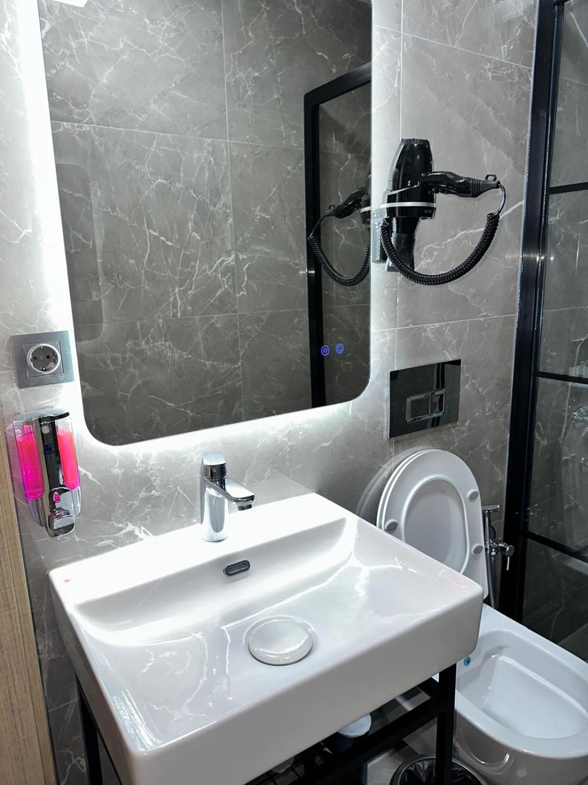 Grand Fm Hotel Istanbul Bagian luar foto