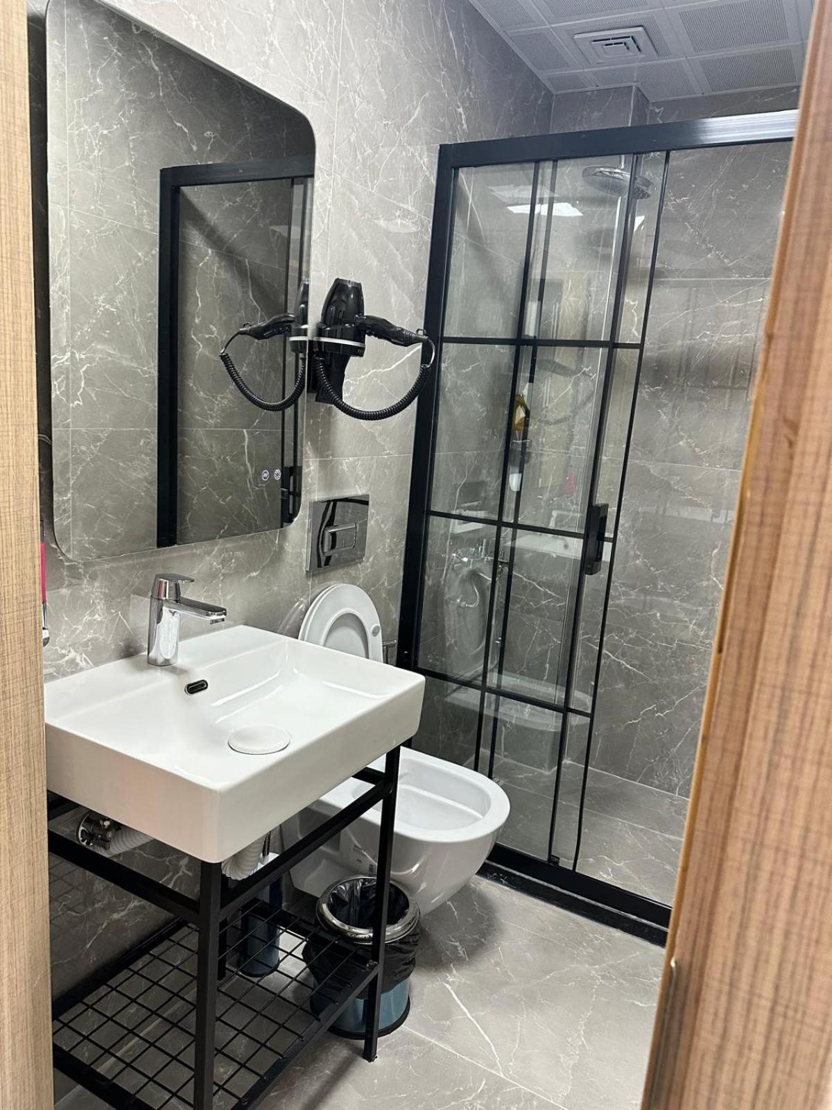 Grand Fm Hotel Istanbul Bagian luar foto